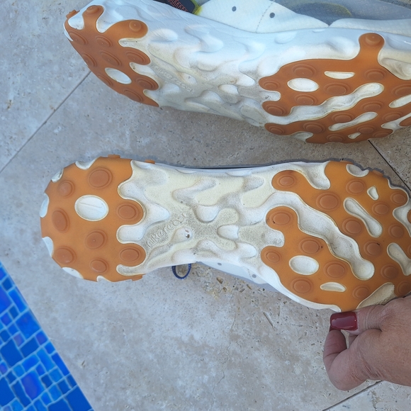 Nike Green and Blue Athletic Shoes - Picture 5 of 6